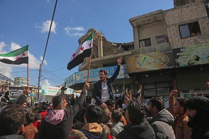 Syrie : les autorités mettent en garde contre les règlements de comptes visant les anciens cadres du régime Assad